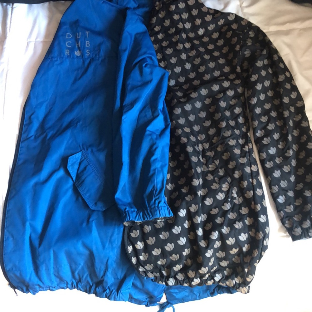 Dutch Bros Reversible Water-resistant rain/wind jacket - Size Medium